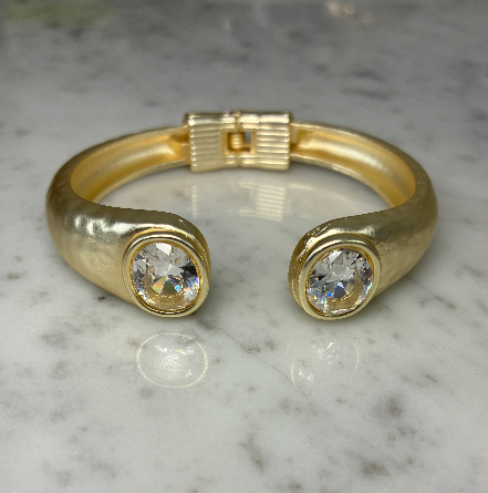 Matte gold MX bracelet featuring an oval stone design, stylish and elegant accessory for wrist wear.
