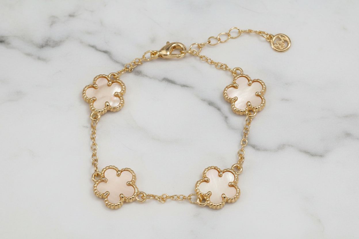 Lorena gold chain bracelet featuring four-leaf clover charms, delicately crafted and stylishly designed for elegant wear.