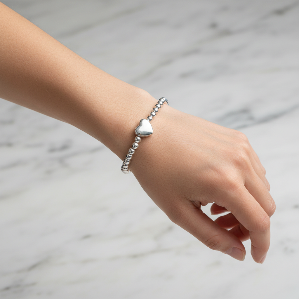 Lorena beady stretch bracelet with heart charm, featuring colorful beads and elastic band for a comfortable fit.