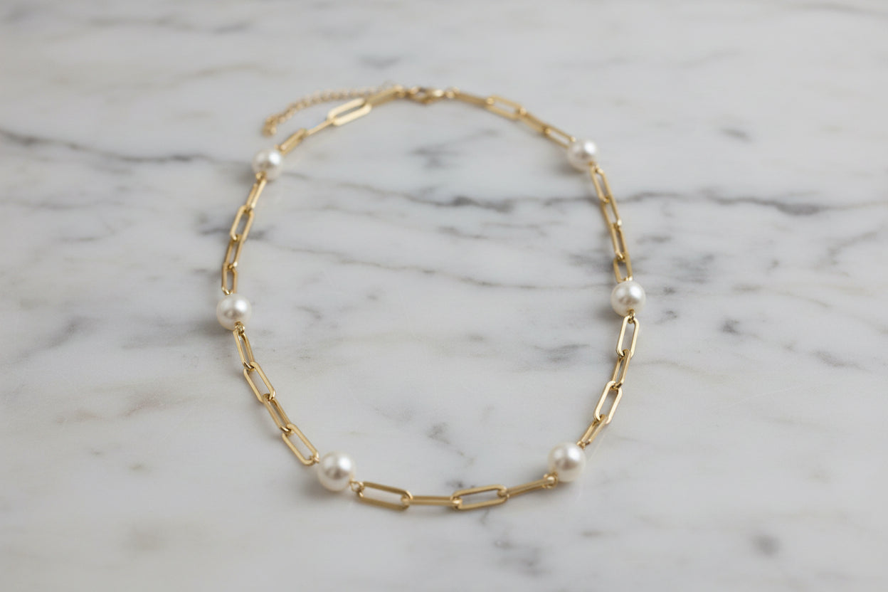 Lorena gold and pearl paper clip necklace showcasing a stylish jewelry piece with gold-tone metal and elegant pearl accents.