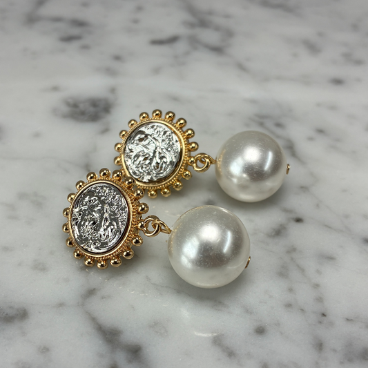 Two Tone Pearl Medal Earring